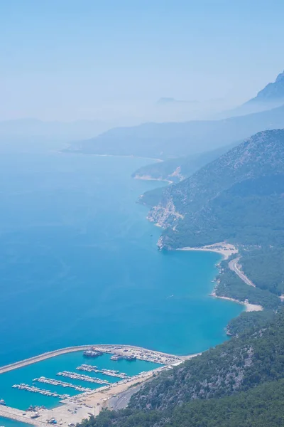 Vista aérea sobre montanhas Taurus em Antalya, Turquia . — Fotografia de Stock