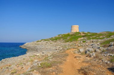 Menorca 'daki Savunma Kulesi' ne bakın..