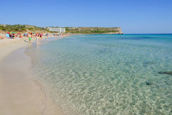 SON BOU, MENORCA, SPAIN - SEPTEMBER 3, 2019：View on the beach — 图库照片