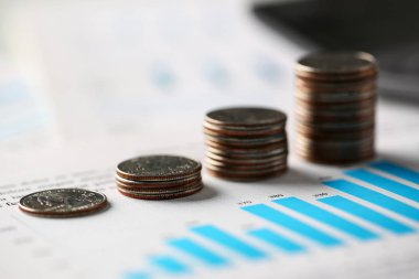 Gümüş sikke yığını stand mali grafik kağıtları