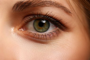 Aşırı closeup kadın sol zümrüt yeşil renkli göz