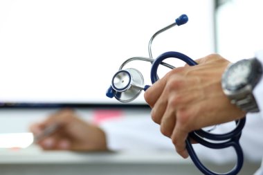 El stetoskop Holding GP