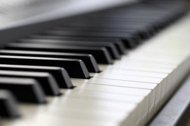Özel açıda boş piyano klavyesi