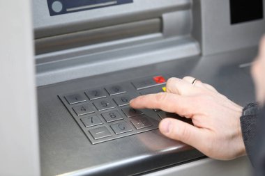 Kapalı erkek tuşları terminaldeki pin kodları