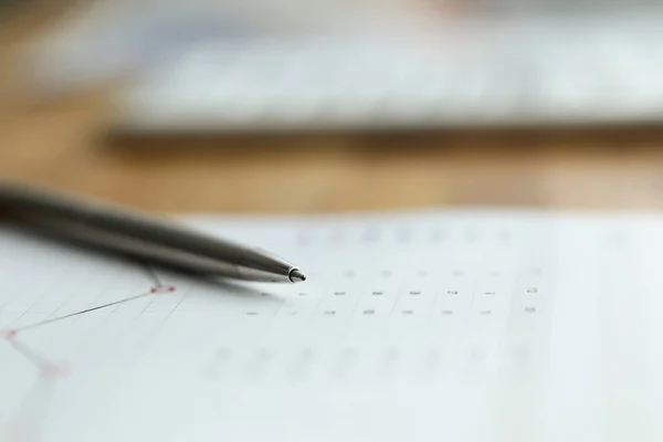 Documento sobre a mesa de trabalho — Fotografia de Stock