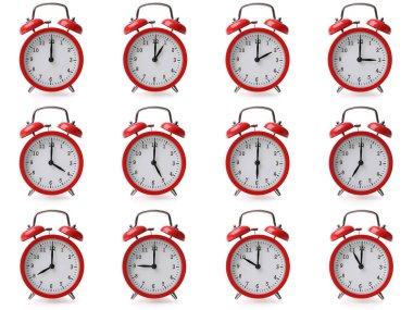 Alarm saatlerinin bir saatten on iki saate kadar farklı zaman ayarlarıyla derlenmesi