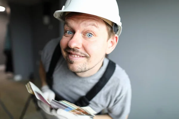 Sorrindo homem de meia-idade — Fotografia de Stock