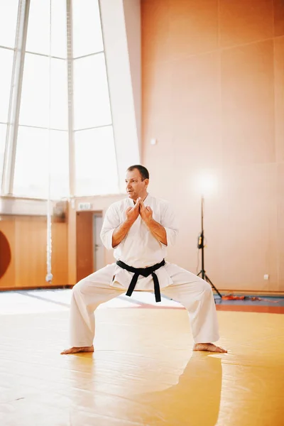 Senior karate master on tatami — Stock Photo, Image