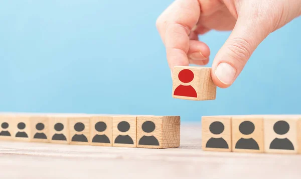 El personelinden kırmızı personel seçin