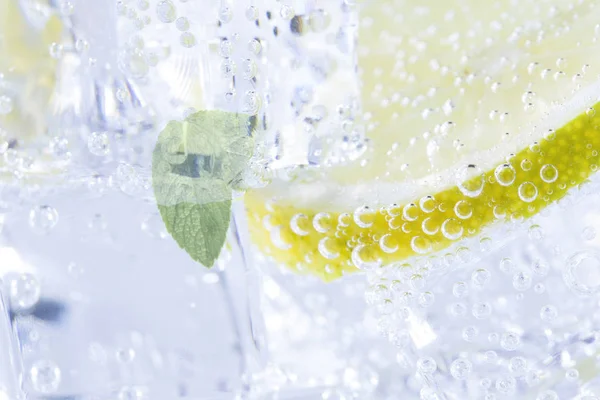 Lemon Slice Bubbles Water Mint — Stock Photo, Image