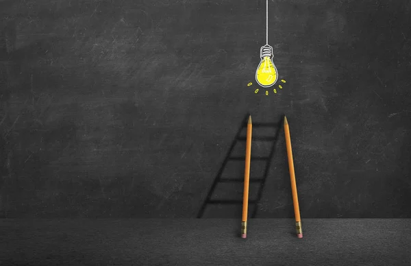 başarı kavramı düşünün. merdiven sarı fikir ampul kadar