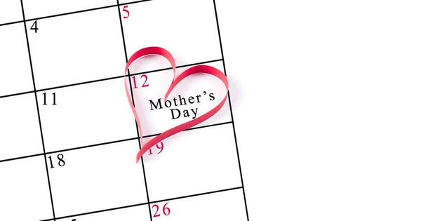 Cuore rosso il 12 maggio calendario della festa della mamma — Foto Stock