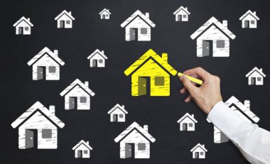 adam ev simgesini yazı tahtası üzerinde çizim