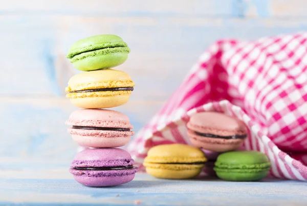 Macarons reihen sich aneinander — Stockfoto