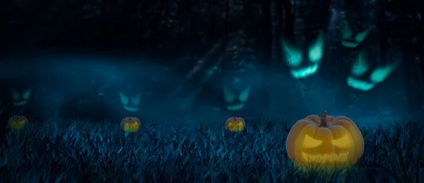 怖いハロウィンの夜 霧深い森の幽霊とジャック ランタン — ストック写真