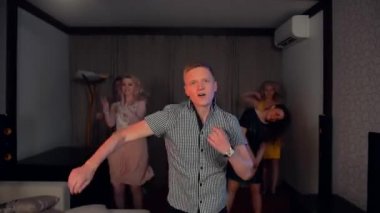 Cool adam sert partide clubbing