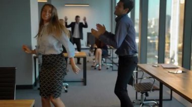 dans ile kutluyor mutlu iş takım