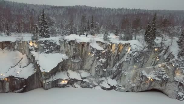 Marmurowa Kanyon, Snowy jezioro, w Ruskeala, Karelia zimą, Rosja — Wideo stockowe