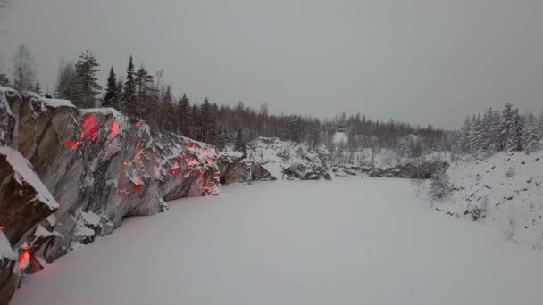 Marmer kanyon di Ruskeala, Karelia di musim dingin, Rusia — Stok Video
