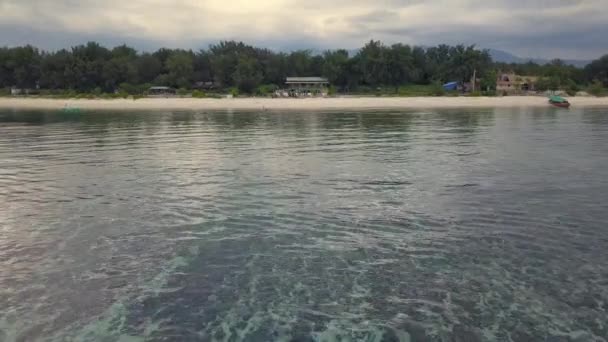 Rekaman udara dari pulau meno gili di indonesia — Stok Video