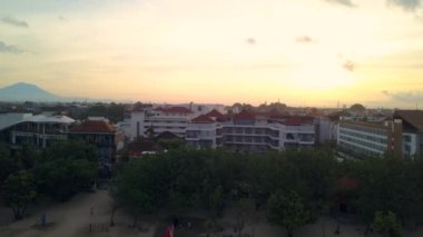 Hava güzel manzara güzel tropikal plaj.