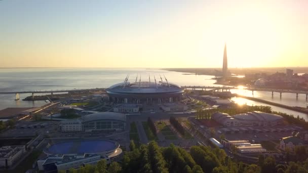 Вид с воздуха на Санкт-Петербургский стадион "Зенит Арена" . — стоковое видео