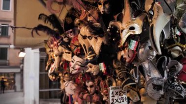 Venedik'te Venedik Maskeleri ile Alışveriş Yapın