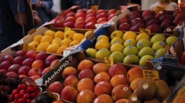 Portakal limon elma domates sokak dükkanında