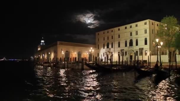 Arquitectura de Venecia de noche Vista desde el Canal Central — Vídeos de Stock