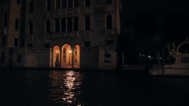 Architecture of Venice at night View from the Central Canal — Stock Video