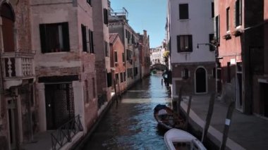Venedik'te boş küçük kanal