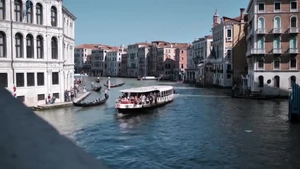 Big Tourist Boat on the Grand Canal in Venice — Stock Video