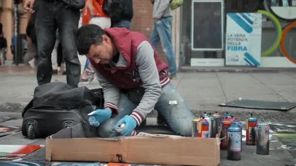 Street painter artist in Bologna — Stock Video