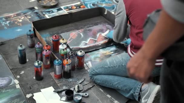 Artista de rua pintor em Bolonha — Vídeo de Stock