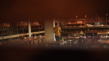 Bali adasında bir otelde küçük kafe iç