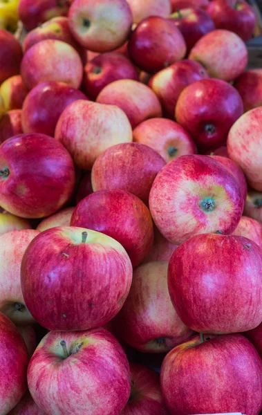 Fresh Tasty Juicy Red Apples Box — Stock Photo, Image