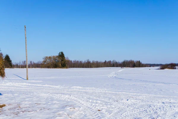 Ampliaciones interminables en Latgale cubierto de nieve, en invierno de 2018 . — Foto de Stock