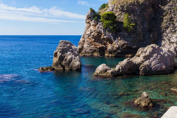 Kayaların kalenin etrafında duvarlar Dobruca, Hırvatistan, Eylül 2018.