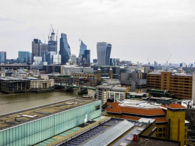 20 Mayıs 2018, İngiltere. Londra bir panorama gözlem güverte Modern Sanat Müzesi yükseklikten.
