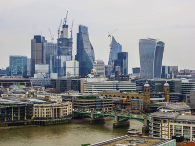 20 Mayıs 2018, İngiltere. Londra bir panorama gözlem güverte Modern Sanat Müzesi yükseklikten.
