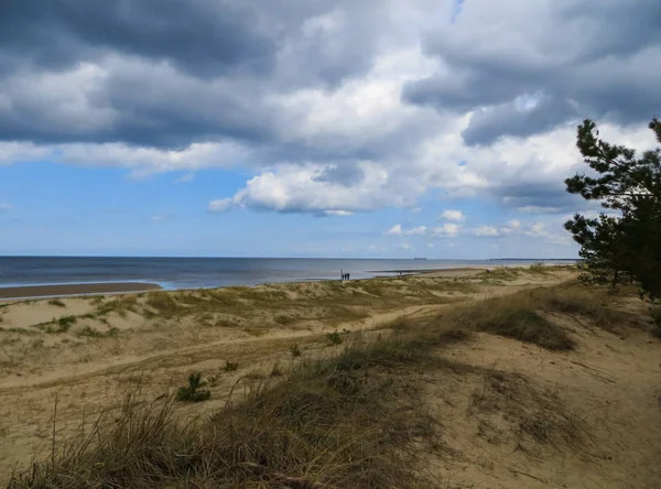 Bella vista sul Golfo di Riga all'inizio della primavera, in previsione di temporali . — Foto Stock