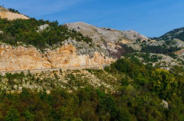 Karadağ'da Milli Park Durmitor dağlar ve ovalar güzel görünümü. Eylül 2018