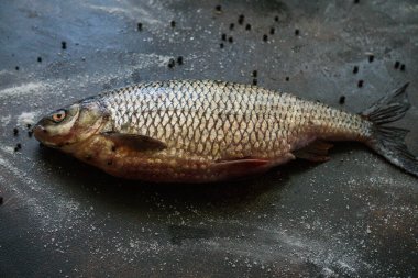 Masada bir demet leylak var..