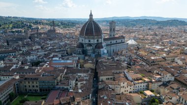 Sicilya 'da bir köyün gece ışıkları sıcak çatılar, dolambaçlı sokaklar ve İtalya' nın sonsuz cazibesi.
