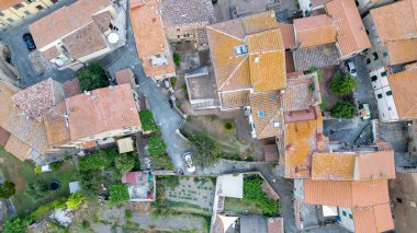 Sicilya 'daki barok bir mücevherin üstündeki Modika çikolatası, dolambaçlı sokakları ve nefes kesici yamaç manzarasıyla ünlüdür. Gökyüzünden hayranlık duyulan zamansız bir şehir.