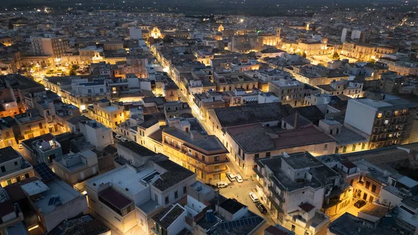 Sicilya 'daki barok bir mücevherin üstündeki Modika çikolatası, dolambaçlı sokakları ve nefes kesici yamaç manzarasıyla ünlüdür. Gökyüzünden hayranlık duyulan zamansız bir şehir.