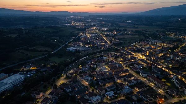 Sicilya 'daki barok bir mücevherin üstündeki Modika çikolatası, dolambaçlı sokakları ve nefes kesici yamaç manzarasıyla ünlüdür. Gökyüzünden hayranlık duyulan zamansız bir şehir.
