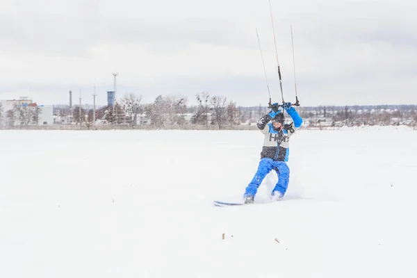 Homem Monta Papagaio Inverno — Fotografia de Stock