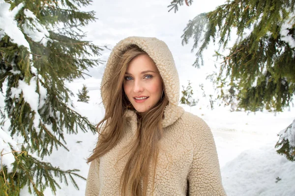 Γυναίκα Χειμώνα Χιόνι Έξω Στη Φύση Πορτρέτο Closeup Ύπαιθρο Στο Φωτογραφία Αρχείου