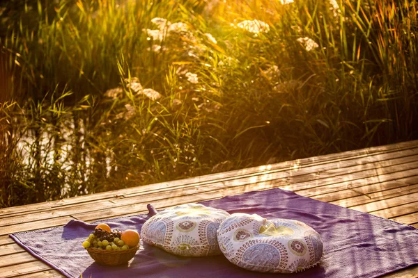 Luxury Picnic Setting Wooden Dock — Stock Photo, Image